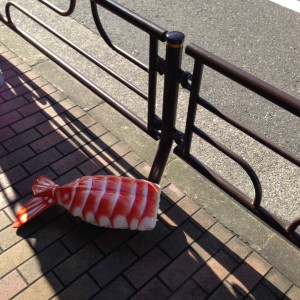 寿司が道に落ちてた！
